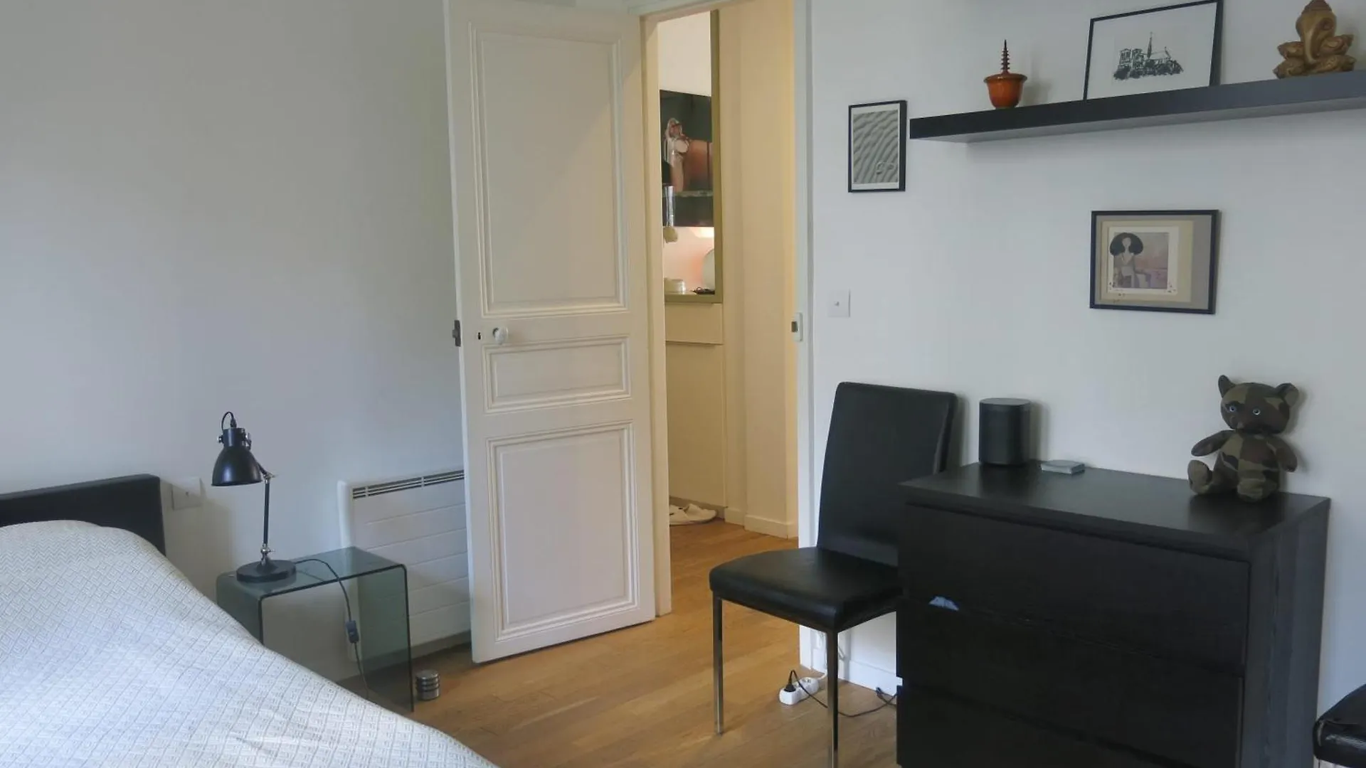 Apartment Roommate Share Colocation 1 Bedroom In Two Bedroom Luxe Marais Bretagne Citycosy